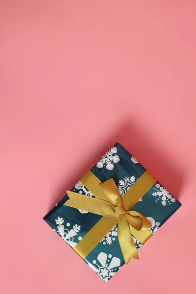 Die Geschenkboxen Für Besondere Anlässe Auf Rosa Hintergrund — Stockfoto