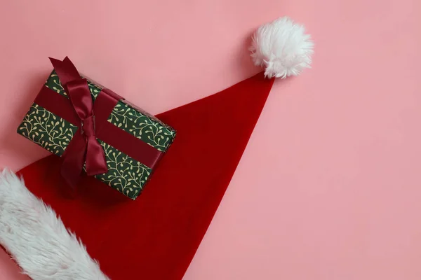 Die Geschenkboxen Für Weihnachten Auf Rosa Hintergrund — Stockfoto