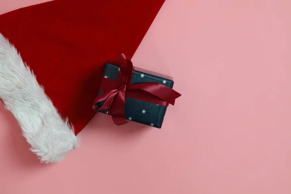 Die Geschenkboxen Für Weihnachten Auf Rosa Hintergrund — Stockfoto