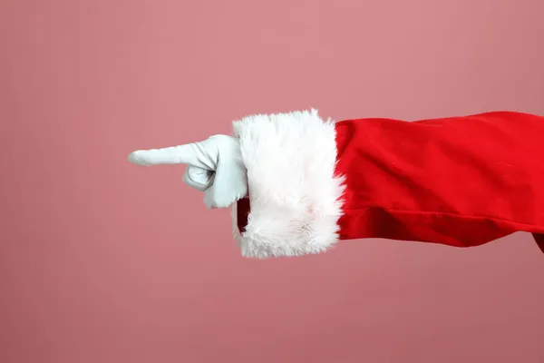 サンタクロースはピンクの背景に手を示す — ストック写真