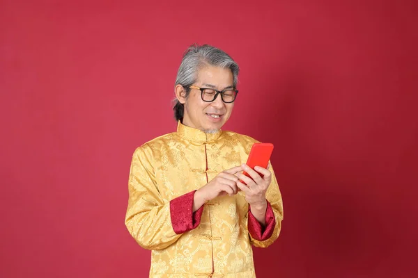 Retrato Hombre Asiático Mayor Con Traditon Chino Vestido Pie Sobre —  Fotos de Stock