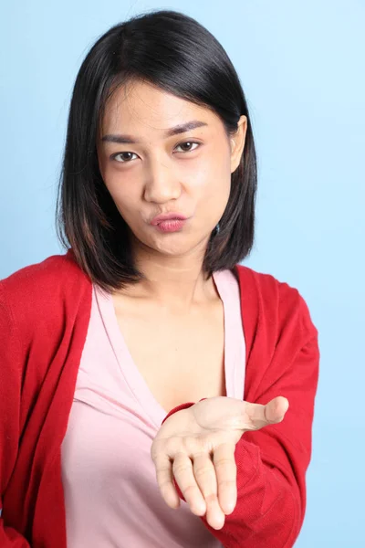 Portrait Femme Asiatique Sur Fond Bleu — Photo
