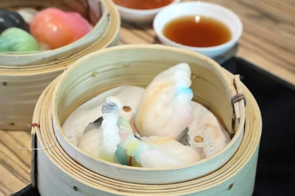 Streaming Chinese Food Named Dim Sum Served Basket — Stockfoto