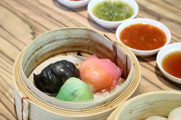 Streaming Chinese Food Named Dim Sum Served Basket — Stockfoto