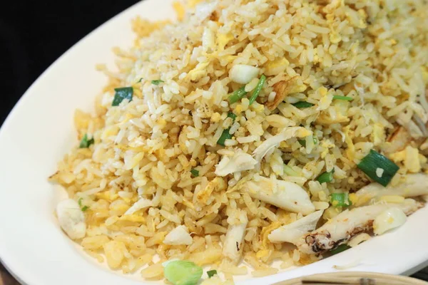 Makanan Asia Yang Disebut Kepiting Goreng Disajikan Dalam Piring Besar — Stok Foto
