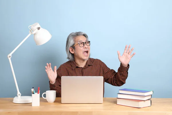 Senior Asian Man Working Laptop Desk Blue Background — Fotografia de Stock