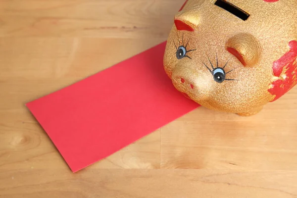 Gold Piggy Bank Setting Desk Color Background — Stock Photo, Image