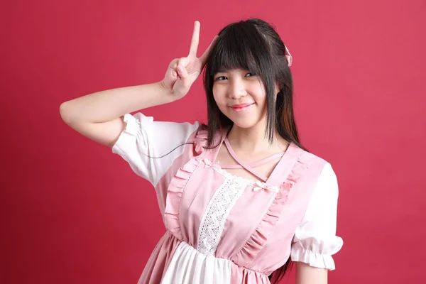 Den Tonåring Asiatisk Flicka Med Söt Japansk Kostym Står Den — Stockfoto