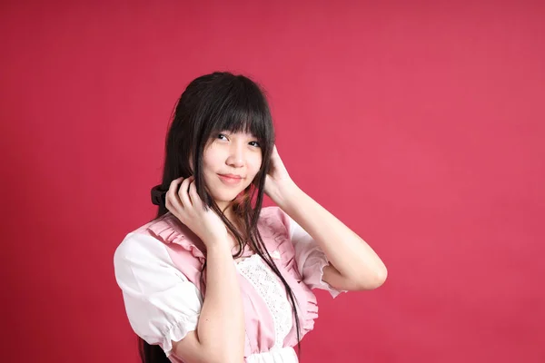 Tiener Aziatische Meisje Met Schattig Japans Kostuum Staan Rode Achtergrond — Stockfoto