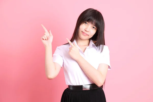 Menina Asiática Adolescente Com Uniforme Universitário Fundo Rosa — Fotografia de Stock