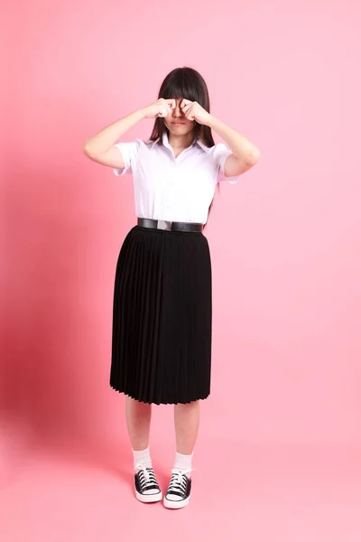 Den Tonåring Asiatisk Flicka Med Universitet Uniform Stående Den Rosa — Stockfoto