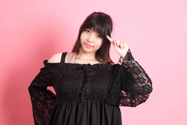 Das Süße Junge Asiatische Mädchen Gothic Kleid Steht Auf Dem — Stockfoto