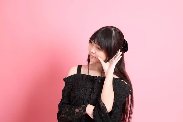 Den Söta Unga Asiatiska Flicka Med Gotisk Klädd Stående Den — Stockfoto