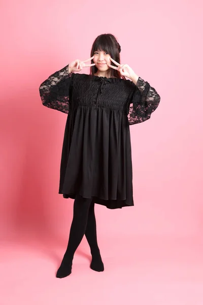 Das Süße Junge Asiatische Mädchen Gothic Kleid Steht Auf Dem — Stockfoto