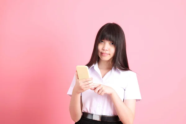 Adolescente Asiatique Avec Uniforme Universitaire Debout Sur Fond Rose — Photo