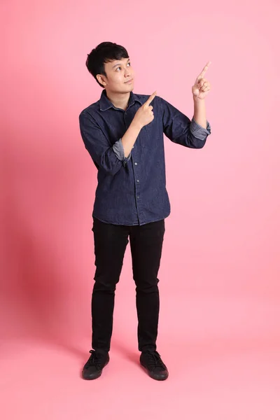 Young Adult Asian Man Standing Pink Background — Stock Photo, Image