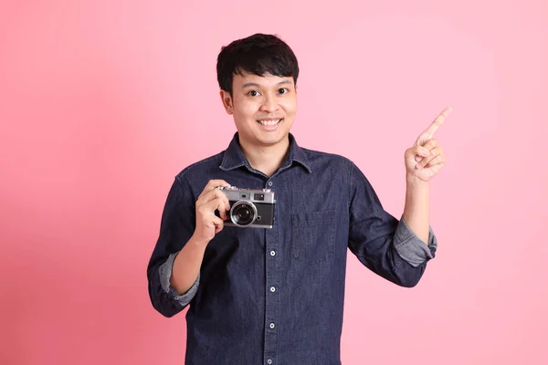 Young Adult Asian Man Standing Pink Background — Stock Photo, Image