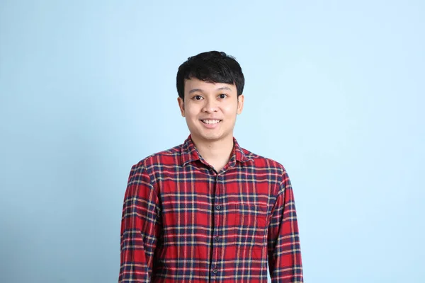 Jovem Adulto Asiático Homem Sobre Fundo Azul — Fotografia de Stock