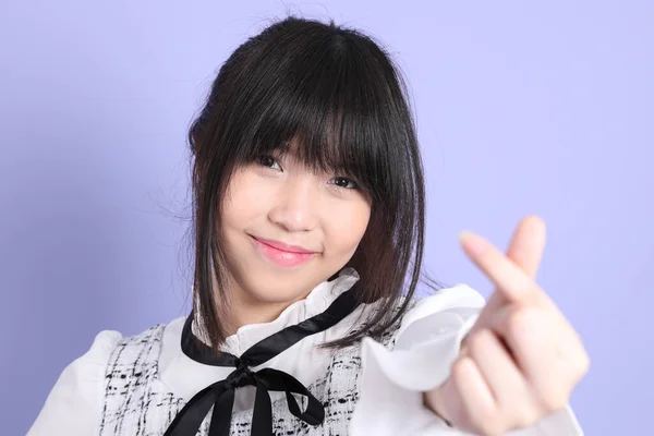 Het Jong Aziatisch Meisje Wit Preppy Gekleed Staan Paarse Achtergrond — Stockfoto