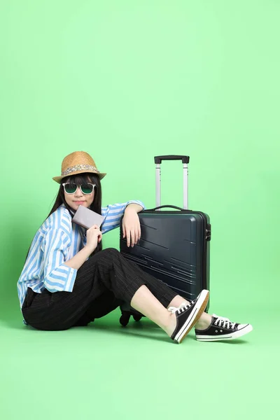 Young Asian Girl Casual Dressed Sitting Green Background Luggage — Stock Photo, Image