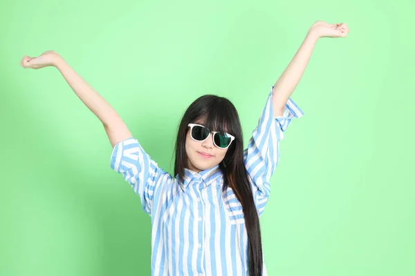 Young Asian Girl Sunglasses Standing Green Background — Stock Photo, Image