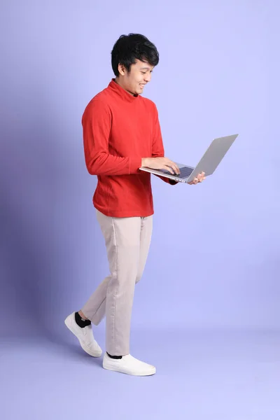 Joven Adulto Del Sudeste Asiático Hombre Con Camisa Roja Manga — Foto de Stock