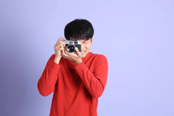 Joven Adulto Del Sudeste Asiático Hombre Con Camisa Roja Manga —  Fotos de Stock