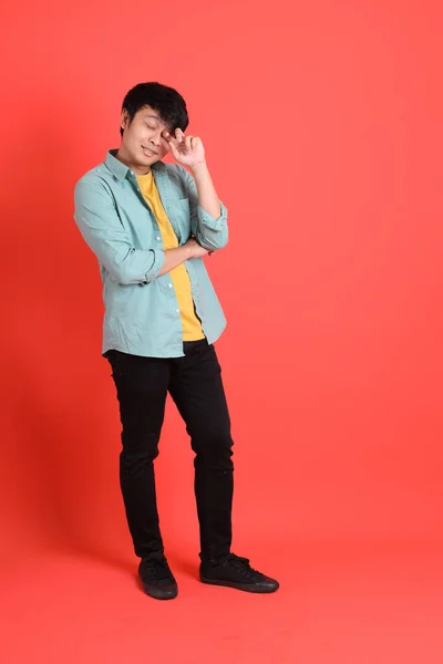 Jeune Homme Adulte Asiatique Sud Est Avec Chemise Verte Debout — Photo