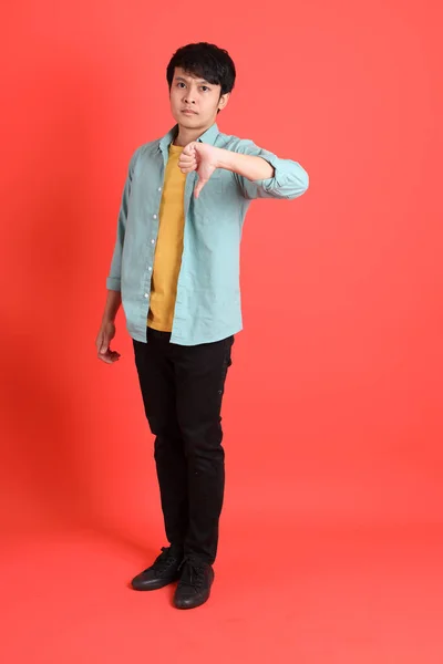 Jeune Homme Adulte Asiatique Sud Est Avec Chemise Verte Debout — Photo