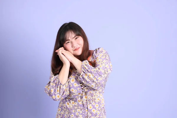 Chubby Asian Woman Standing Purple Background Casual Clothes — Stockfoto