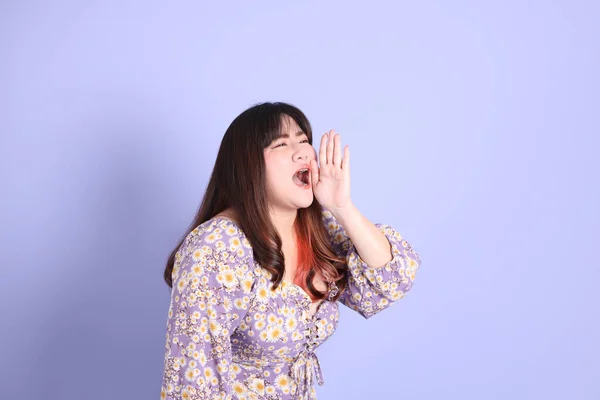 Chubby Asian Woman Standing Purple Background Casual Clothes — Stockfoto