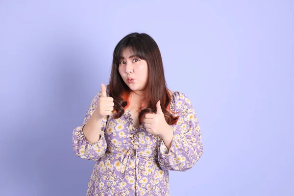 Chubby Asian Woman Standing Purple Background Casual Clothes — Zdjęcie stockowe