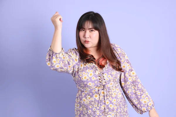 Chubby Asian Woman Standing Purple Background Casual Clothes — ストック写真