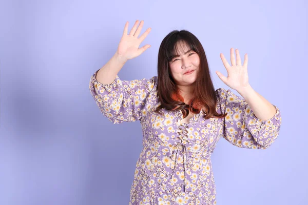 Chubby Asian Woman Standing Purple Background Casual Clothes — Stock Photo, Image