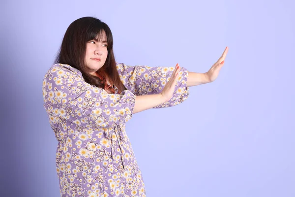 Chubby Asian Woman Standing Purple Background Casual Clothes — Fotografia de Stock