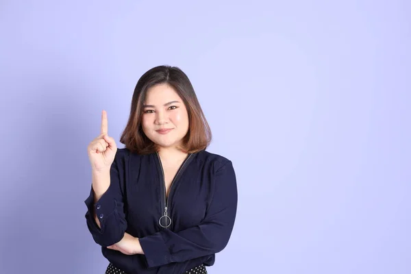 Chubby Asian Woman Standing Purple Background Casual Clothes — Stock Photo, Image