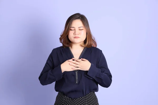 Chubby Asian Woman Standing Purple Background Casual Clothes — Photo