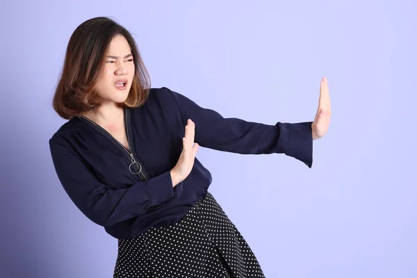 Chubby Asian Woman Standing Purple Background Casual Clothes — Fotografia de Stock