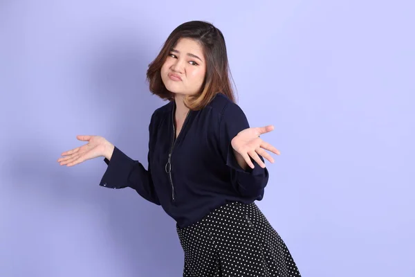 Chubby Asian Woman Standing Purple Background Casual Clothes — Zdjęcie stockowe