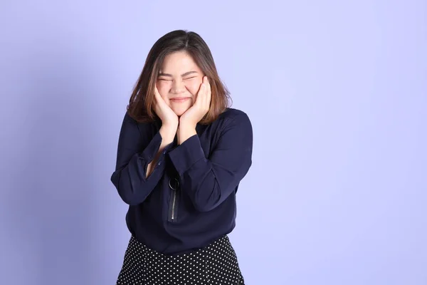 Chubby Asian Woman Standing Purple Background Casual Clothes — Fotografia de Stock