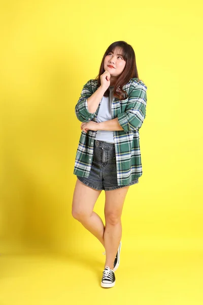 Chubby Asian Woman Standing Yellow Background Casual Clothes — Stock fotografie