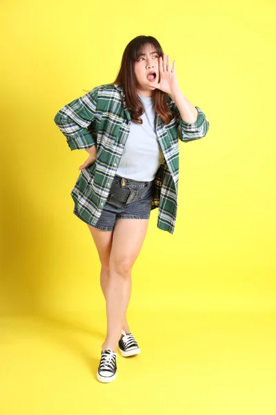 Chubby Asian Woman Standing Yellow Background Casual Clothes — Stock fotografie