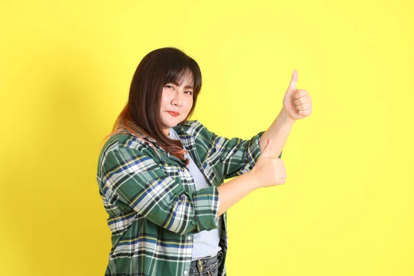 Chubby Asian Woman Standing Yellow Background Casual Clothes — Zdjęcie stockowe