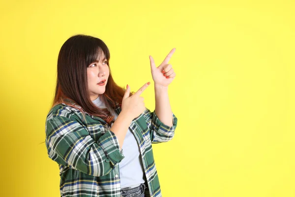 Chubby Asian Woman Standing Yellow Background Casual Clothes — Stock Photo, Image