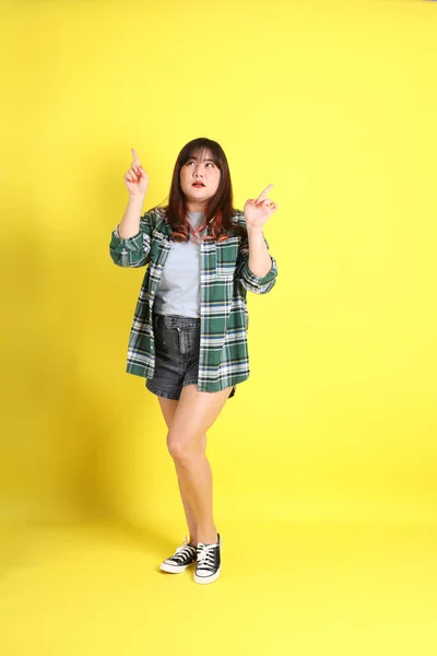 Chubby Asian Woman Standing Yellow Background Casual Clothes — Fotografia de Stock