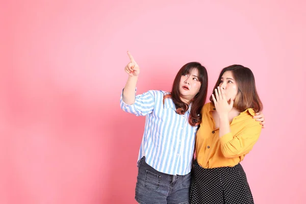 Asian Happy Sibling Standing Pink Background — 스톡 사진