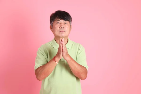 Senior Asian Man Casual Clothes Standing Pink Background — Stock Photo, Image