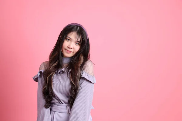 Den Söta Unga Asiatiska Kvinnan Med Preppy Klädd Stående Den — Stockfoto