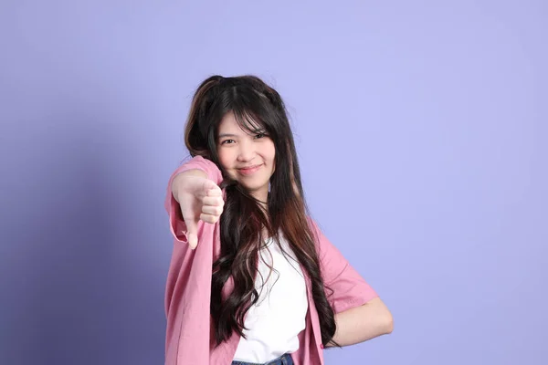 Cute Young Asian Girl Casual Clothes Standing Purple Background — Stock Photo, Image