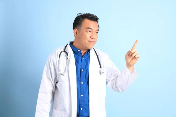 Senior Asian Physician Standing Blue Background — ストック写真